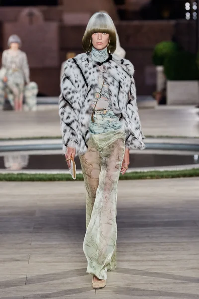 Look 3